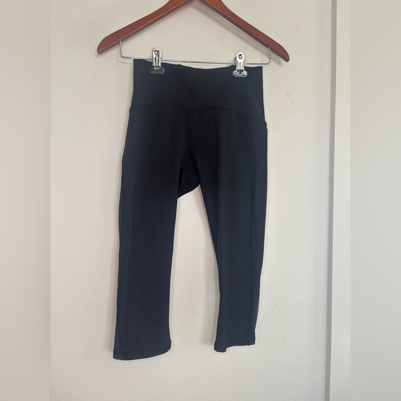 LULULEMON CROPPED CLASSIC BLACK SIDE MESH LEGGINGS SZ 6 - Picture 1 of 7